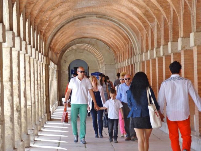 Spain-People-in-Aranjuez